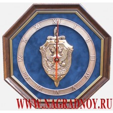 Настенные часы с эмблемой Федеральной службы безопасности России