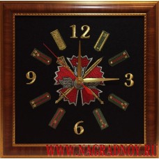 Настенные часы с эмблемой Главного разведывательного управления Генштаба
