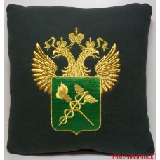Подушка с вышитой эмблемой ФТС России